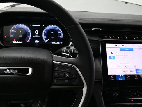 New 2025 Jeep Grand Cherokee Limited w/ Luxury Tech Group II image 19