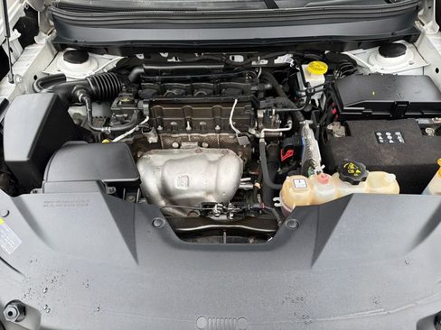 Certified 2019 Jeep Cherokee Latitude Plus w/ Cold Weather Group image 23