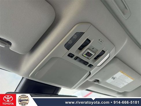 Used 2020 Toyota Highlander XLE image 26