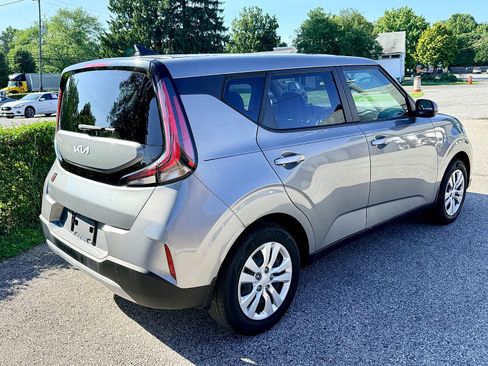 Used 2023 Kia Soul LX FWD image 4