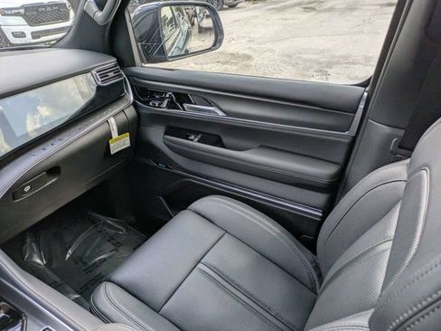 New 2026 Jeep Grand Wagoneer Summit AWD/4WD image 19