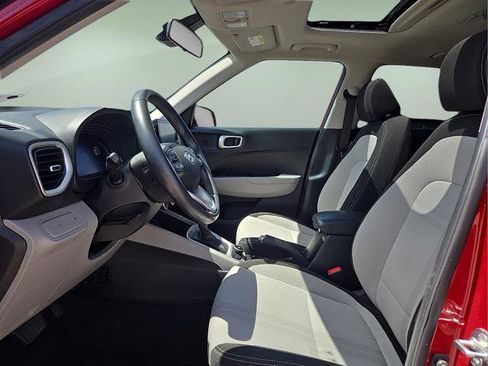 Used 2024 Hyundai Venue SEL image 21
