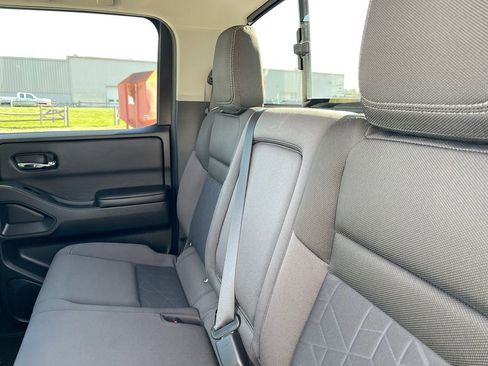 Used 2025 Nissan Frontier SV w/ SV Convenience Package AWD/4WD image 9