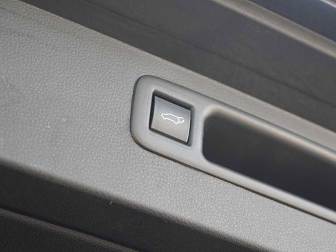 Used 2023 Toyota Highlander XLE FWD image 26