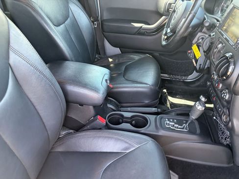 Used 2015 Jeep Wrangler Unlimited Sahara AWD/4WD image 15