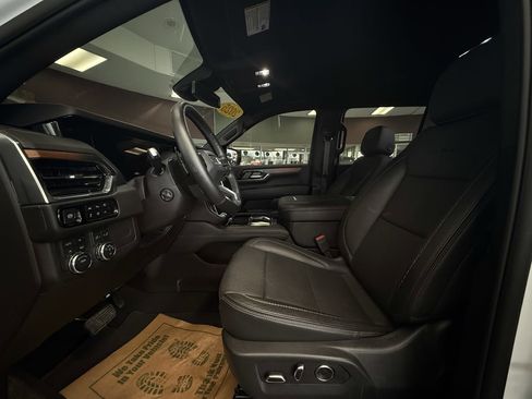 Used 2025 GMC Yukon XL Denali AWD/4WD image 25