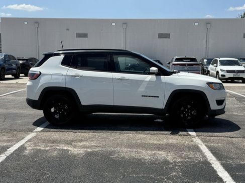 Used 2019 Jeep Compass Latitude FWD image 4