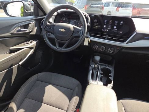 Used 2024 Chevrolet Trax LS w/ LS Convenience Package FWD image 26