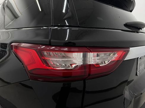 Used 2018 Chevrolet Traverse LT w/ LPO, 'HIT The Road' Package image 30