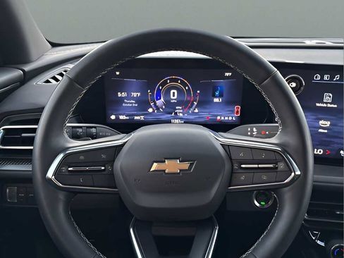 Used 2025 Chevrolet Traverse LT image 24