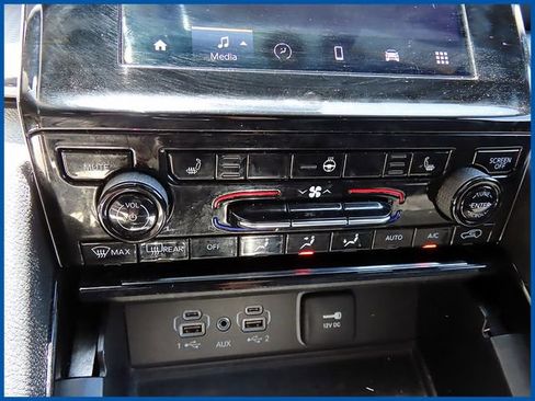 Used 2023 Jeep Grand Cherokee L Laredo AWD/4WD image 17