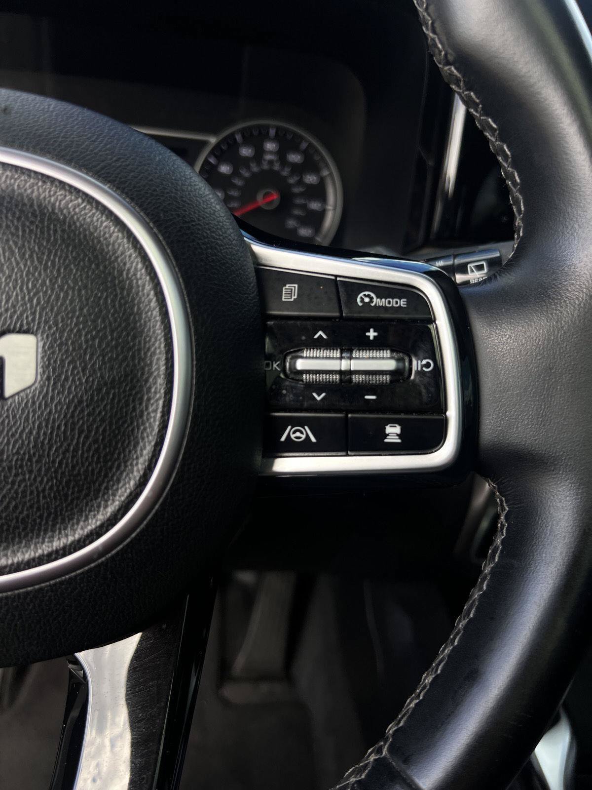 Used 2022 Kia Sorento EX w/ Panoramic Sunroof Package FWD image 11
