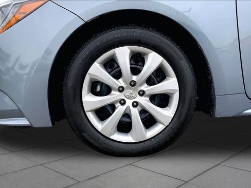 Used 2025 Toyota Corolla LE FWD image 11