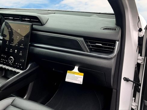 Used 2025 GMC Terrain Elevation w/ Elevation Premium Package image 18