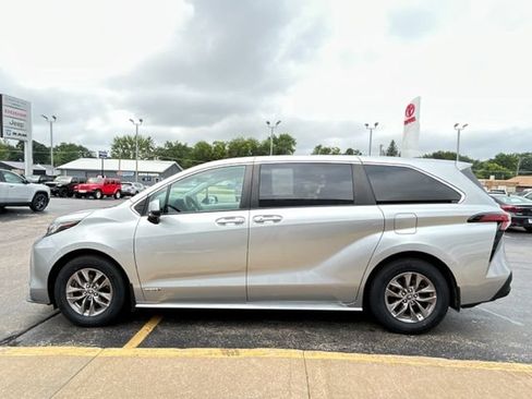 Used 2021 Toyota Sienna LE AWD/4WD image 7