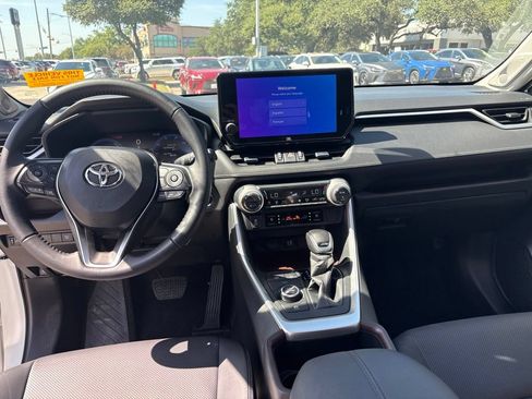 Used 2025 Toyota RAV4 Limited AWD/4WD image 18