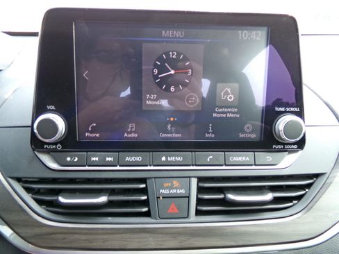 Used 2025 Nissan Altima 2.5 SV FWD image 8