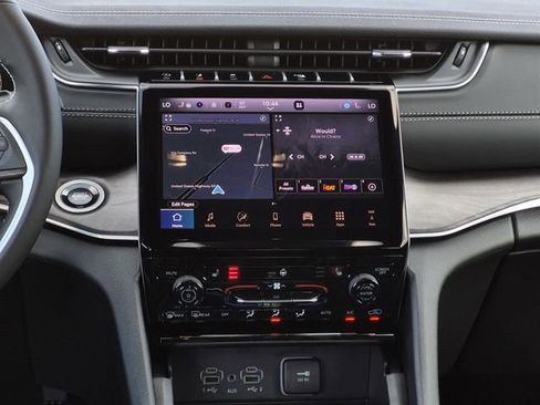 New 2025 Jeep Grand Cherokee Limited image 9