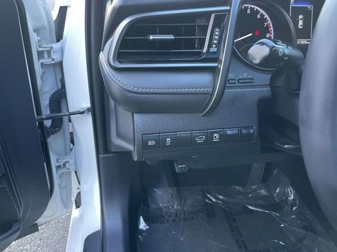 Used 2024 Toyota Camry SE image 30