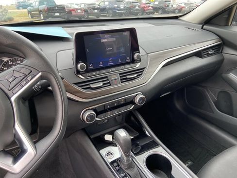 Used 2024 Nissan Altima 2.5 SV image 22