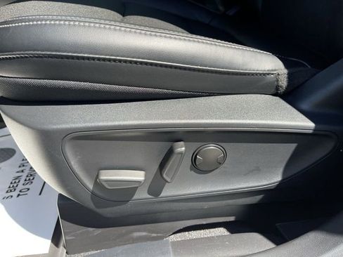 Used 2025 Ford Escape SE FWD image 14