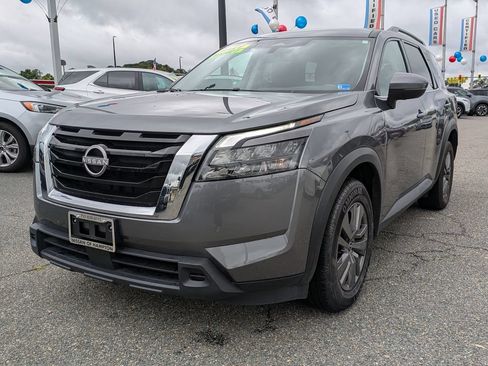 Certified 2025 Nissan Pathfinder SV AWD/4WD image 8