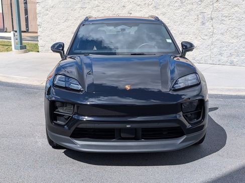 Certified 2025 Porsche Macan Electric image 10