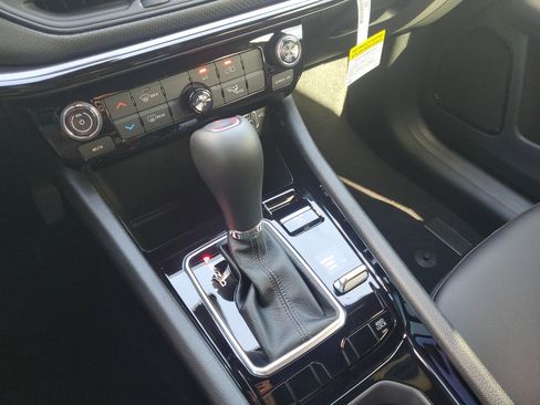 New 2026 Jeep Compass Latitude image 19