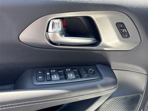 New 2026 Chrysler Pacifica Select image 12
