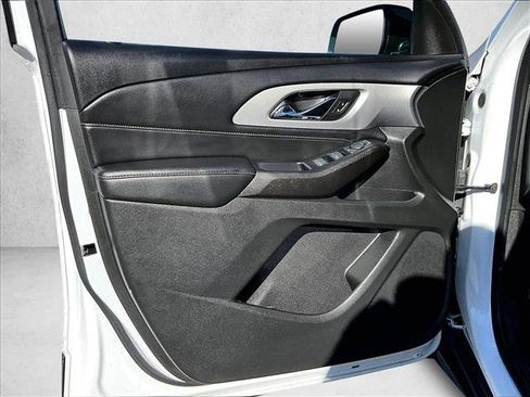 Used 2021 Chevrolet Traverse LS image 17