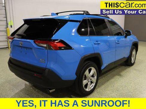 Used 2021 Toyota RAV4 XLE Premium image 7