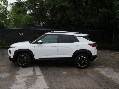 Used 2023 Chevrolet TrailBlazer LT image 2