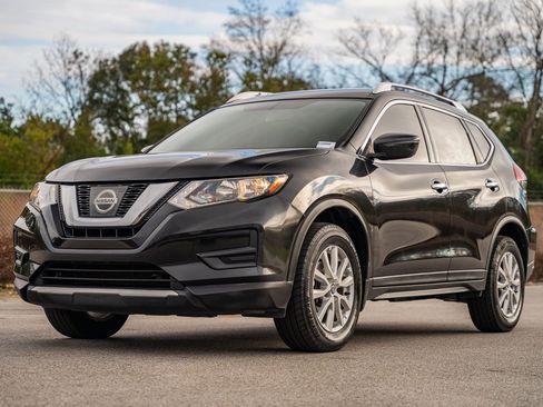 Used 2017 Nissan Rogue SV image 3