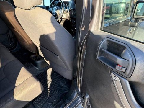 Used 2018 Jeep Wrangler Unlimited Sport S image 11