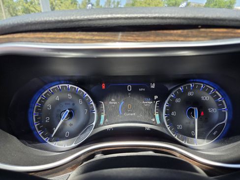 Used 2023 Chrysler Pacifica Limited FWD image 27
