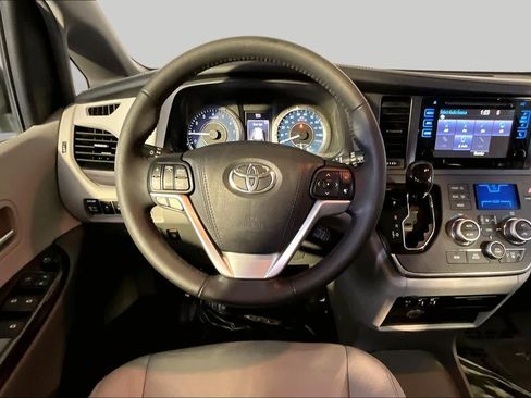 Used 2017 Toyota Sienna XLE w/ XLE Navigation Package AWD/4WD image 6