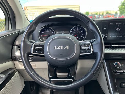 Used 2024 Kia Carnival LX FWD image 16