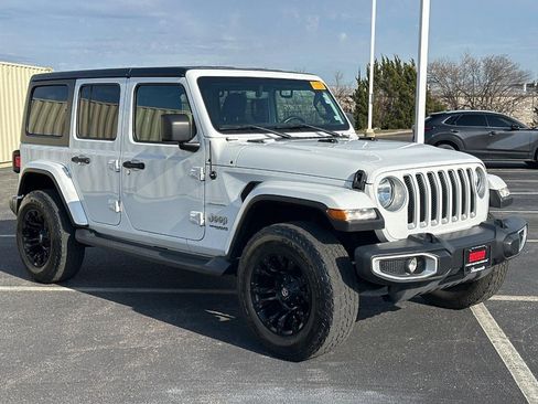Used 2019 Jeep Wrangler Unlimited Sahara w/ Uconnect 4C Nav & Sound Group image 3