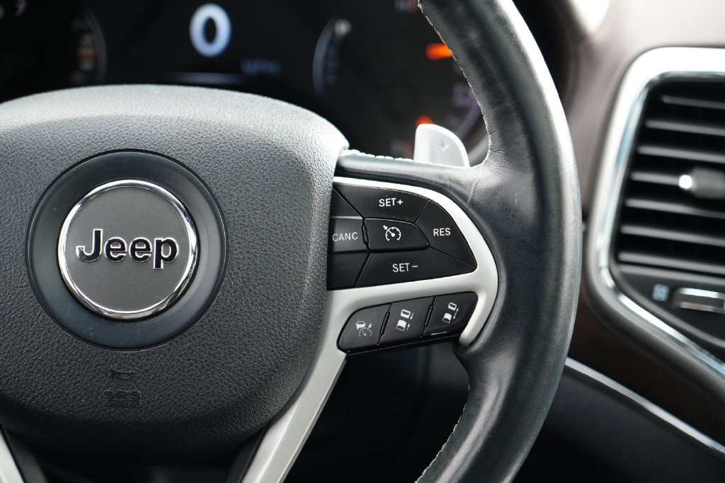 Used 2015 Jeep Grand Cherokee Overland w/ Advanced Technology Group AWD/4WD image 21