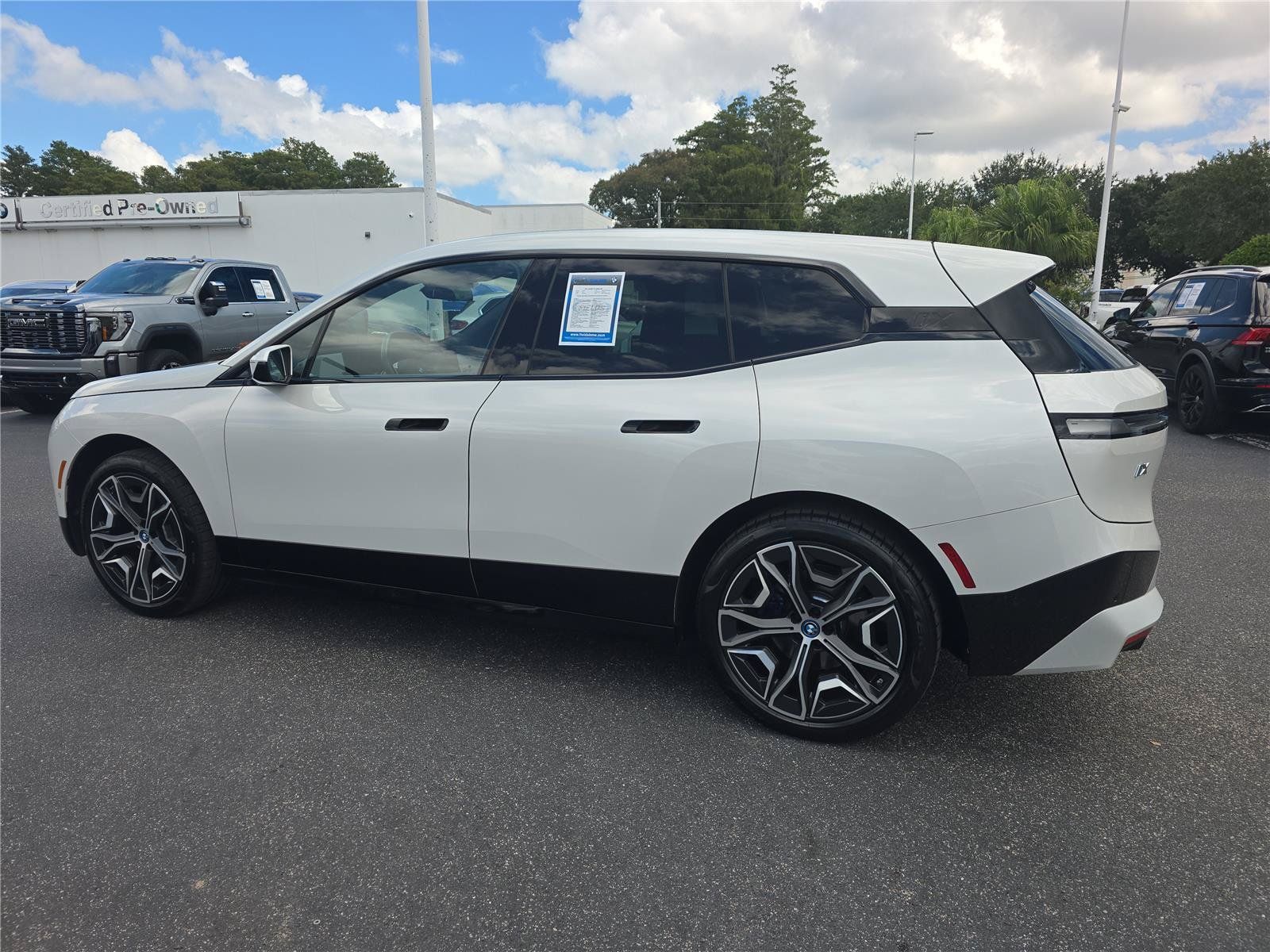Used 2023 BMW iX xDrive50 w/ Sport Package AWD/4WD image 6