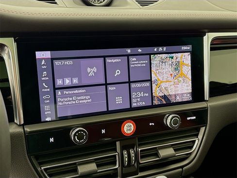 Used 2025 Porsche Macan image 19