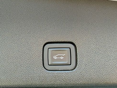 Used 2024 Cadillac XT6 Premium Luxury w/ LPO, Floor Liner Package AWD/4WD image 18