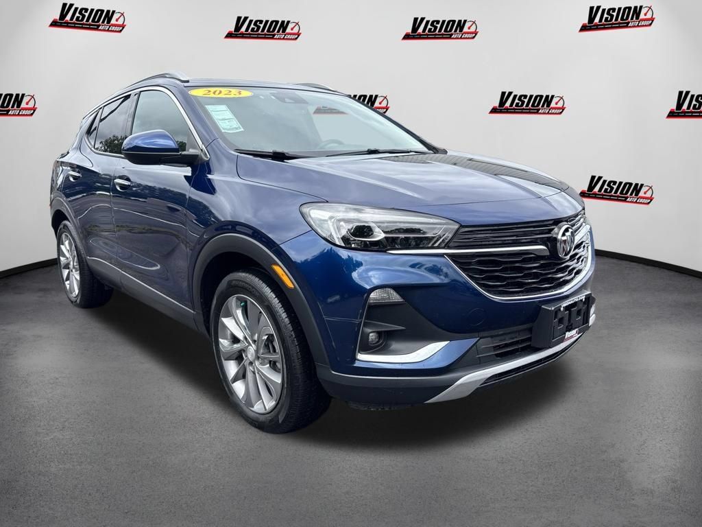 Used 2023 Buick Encore GX Essence w/ Experience Buick Package FWD image 3