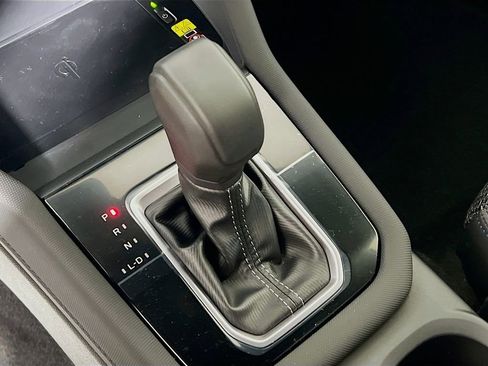 Certified 2025 Subaru Forester Premium image 15