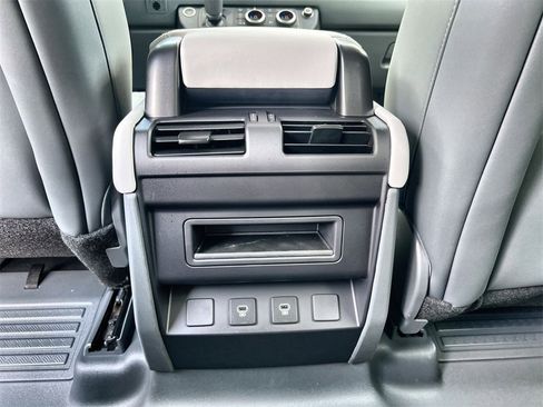 Used 2025 Land Rover Defender 110 S image 16