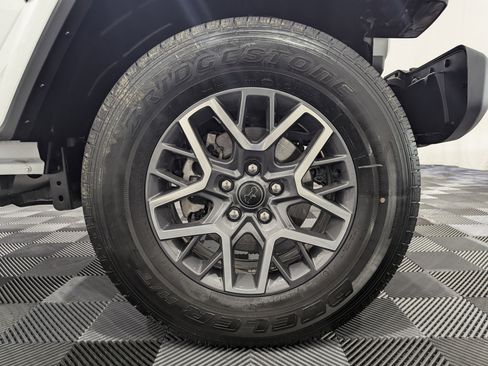 Used 2026 Jeep Wrangler Unlimited Sahara image 6