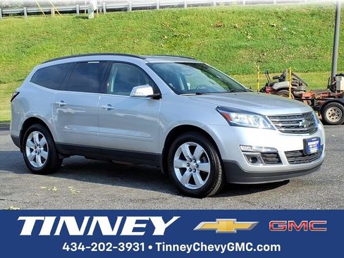 Used 2017 Chevrolet Traverse LT w/ Style and Technology Package AWD/4WD image 1