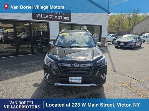 Used 2022 Subaru Forester Touring AWD/4WD image 2