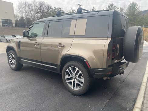 Used 2025 Land Rover Defender 110 X-Dynamic SE image 6