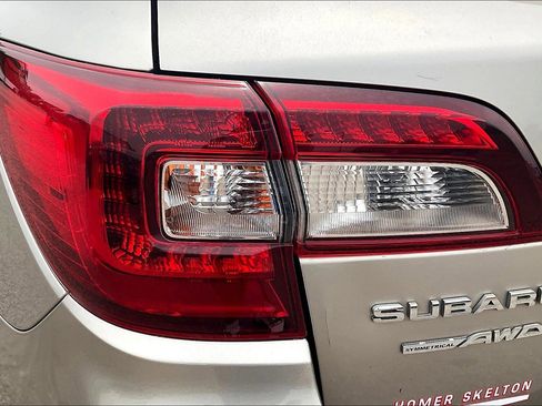 Used 2018 Subaru Outback 2.5i Limited image 26